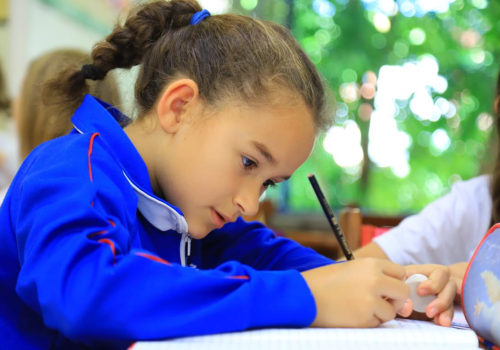 O que as crianças aprendem com a escrita criativa?